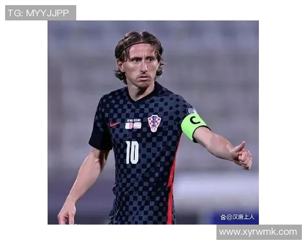 足球中场球星的核心作用与战术价值解析：影响比赛节奏与球队命运的关键人物